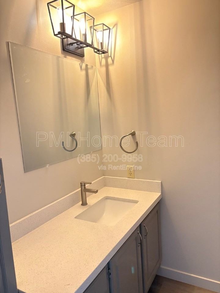 245 E 200 N - Photo 5 of 50