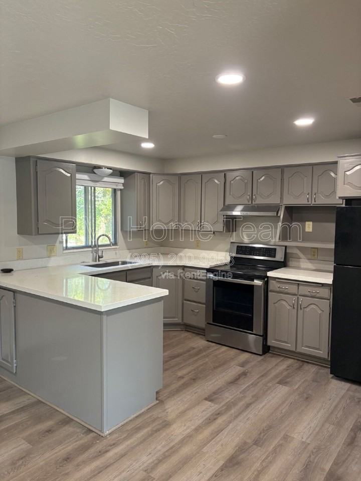 245 E 200 N - Photo 2 of 50