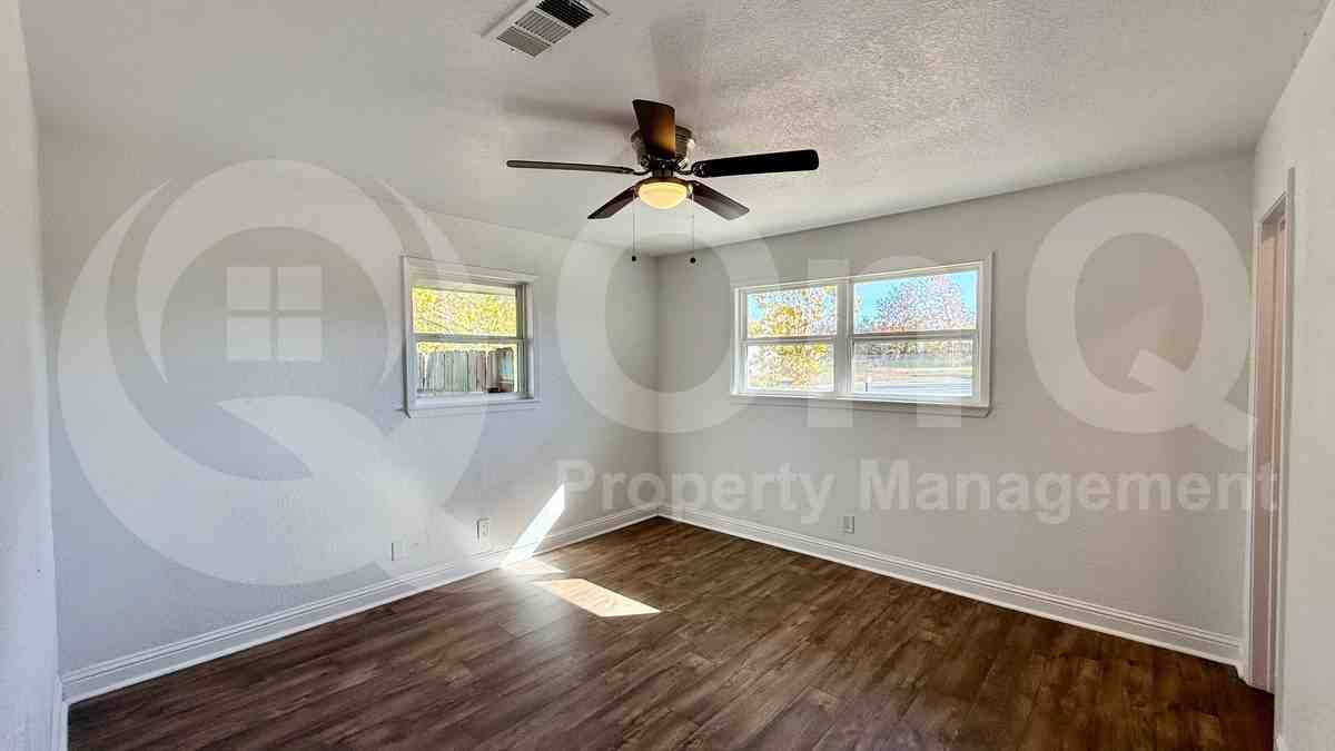 104 Fairlane Dr - Photo 5 of 18