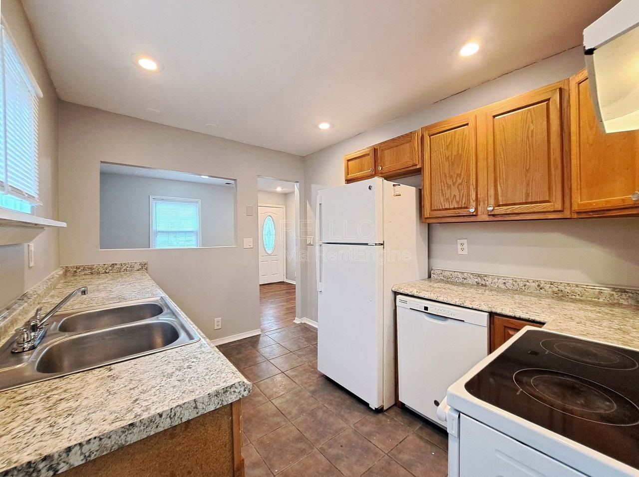 342 Alger Ave - Photo 4 of 12