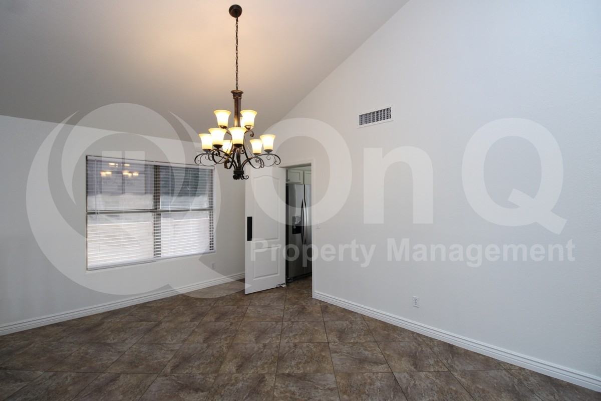 1535 E Toledo St - Photo 6 of 29