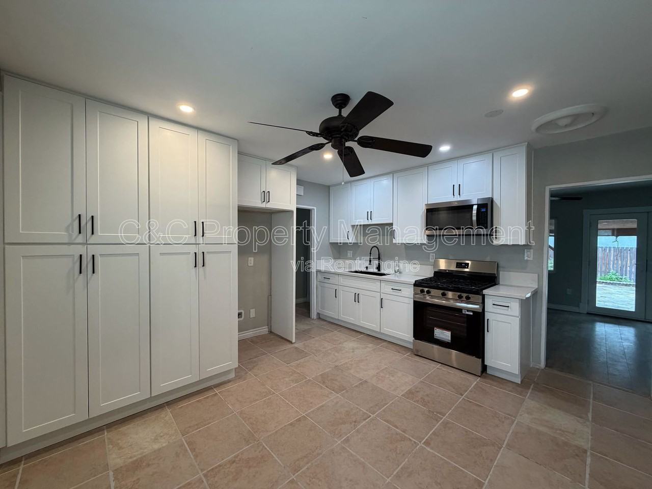 1307 Pepper Tree Ln - Photo 5 of 12