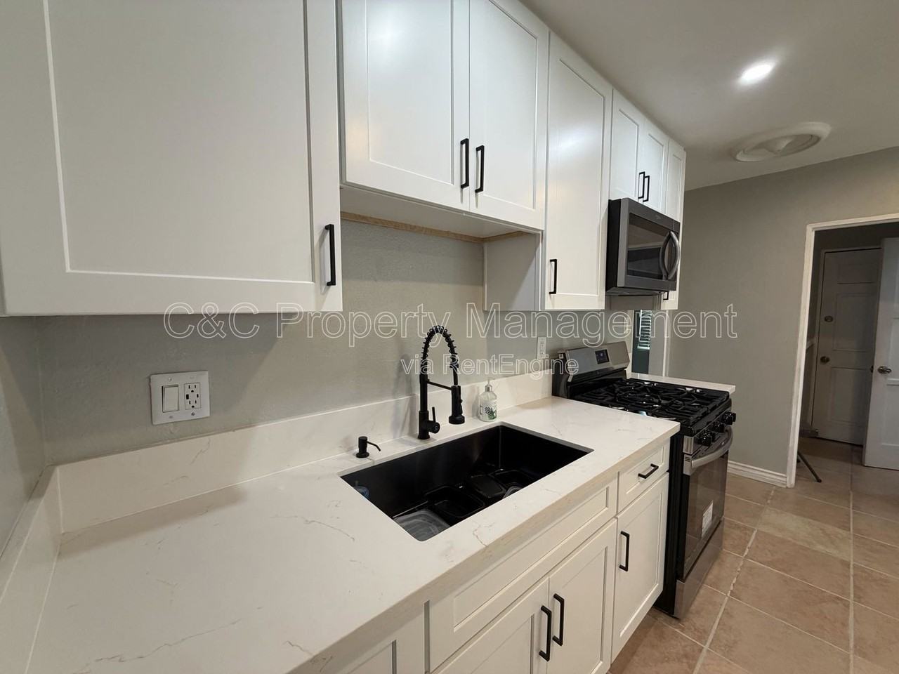 1307 Pepper Tree Ln - Photo 6 of 12