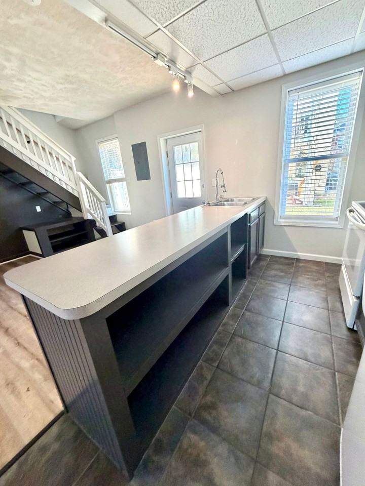 38 N Charlotte St #3 - Photo 4 of 17