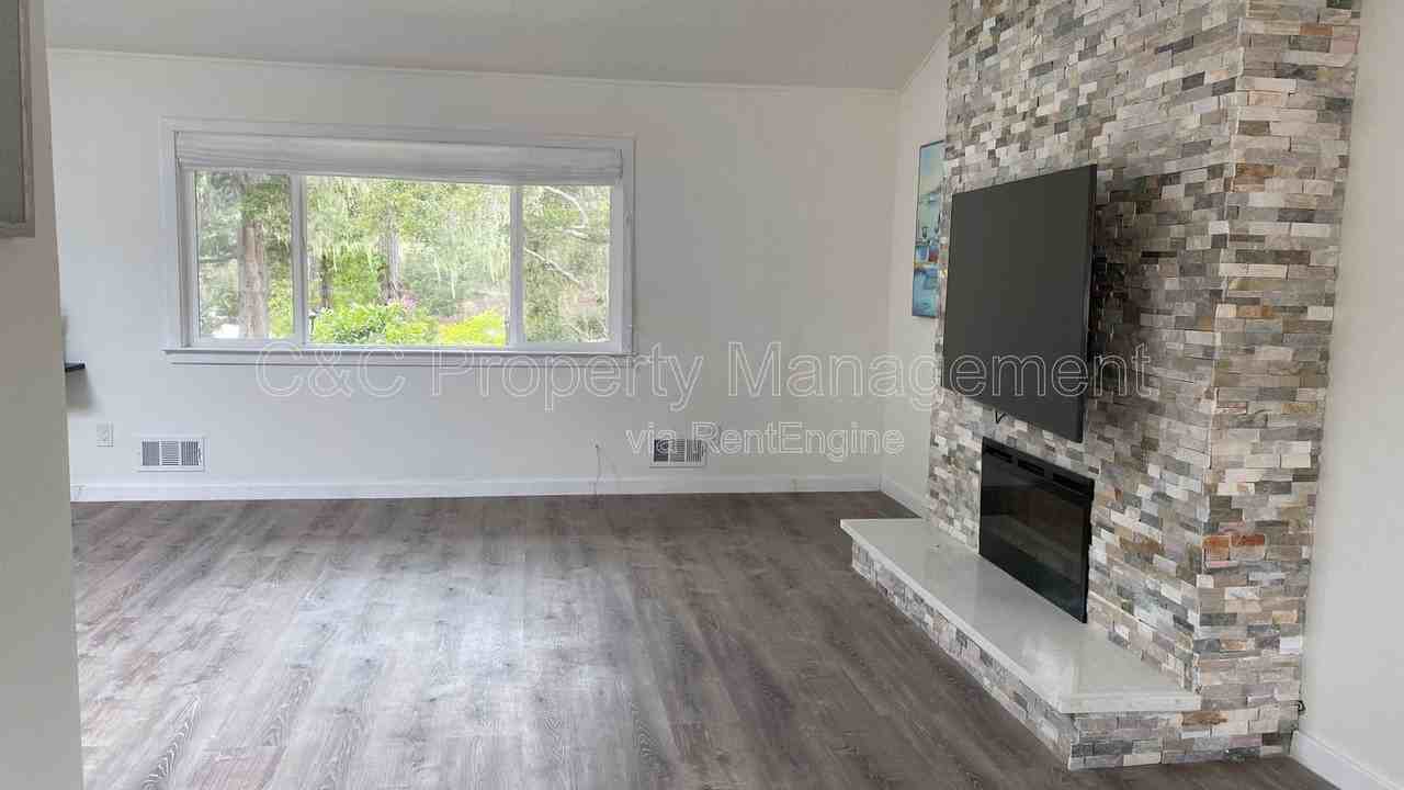 3790 Whitman Cir - Photo 5 of 10