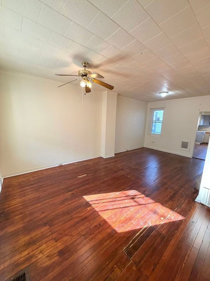 631 E Madison St - Photo 5 of 22