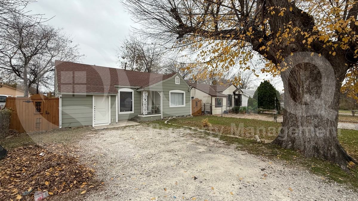 2246 Anson Rd - Photo 3 of 20