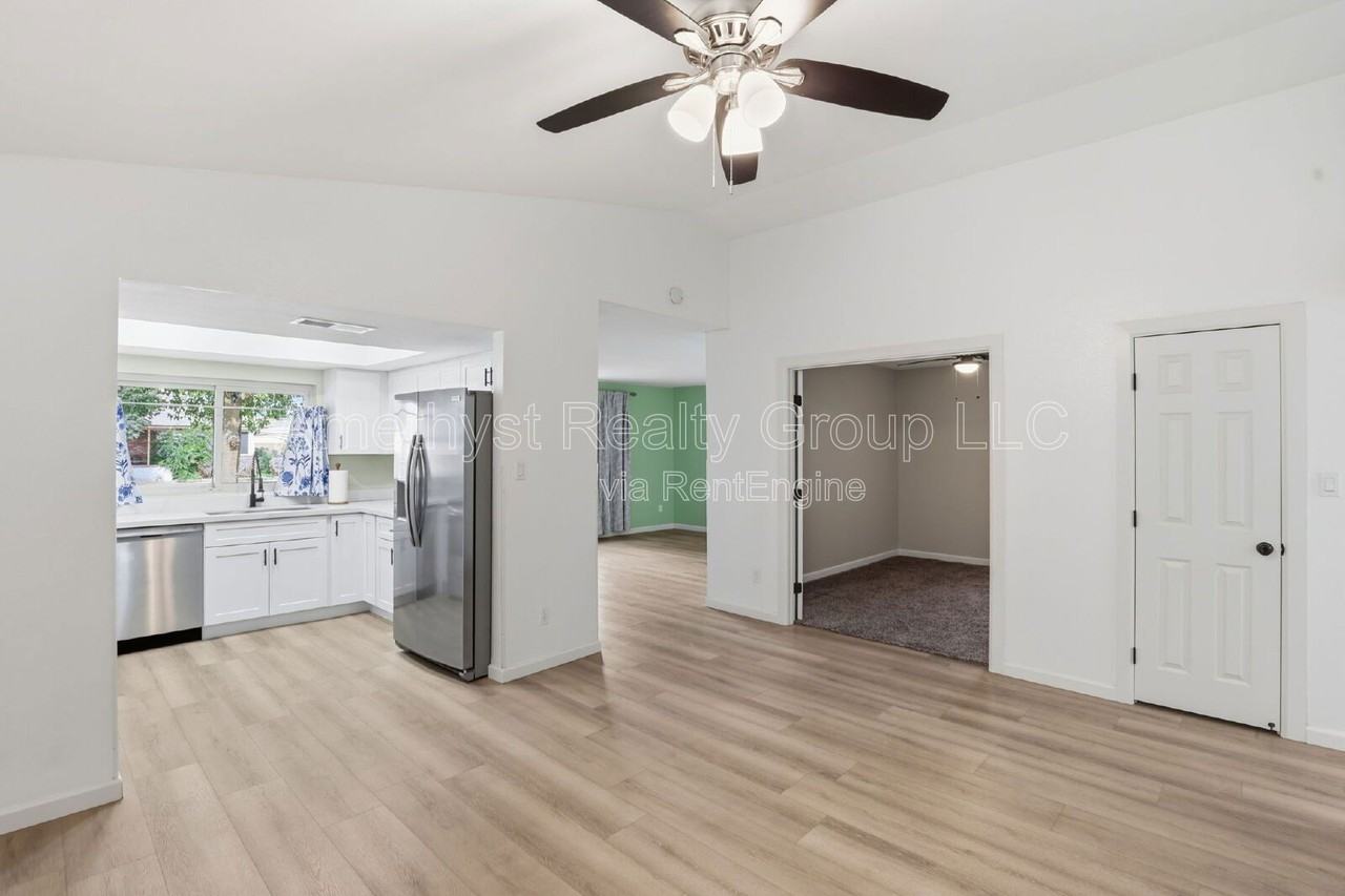 6201 W Acoma Dr - Photo 7 of 34