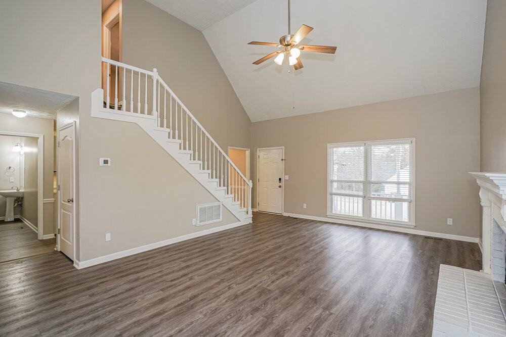 109 Saint Michaels Ln - Photo 4 of 17