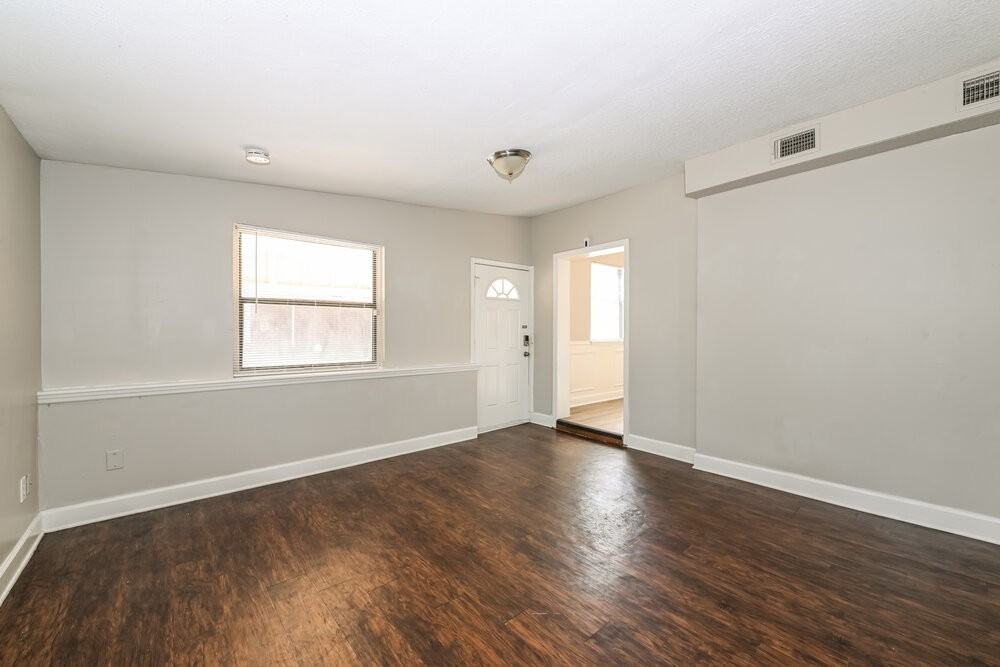 2611 Lowes Pl - Photo 4 of 16