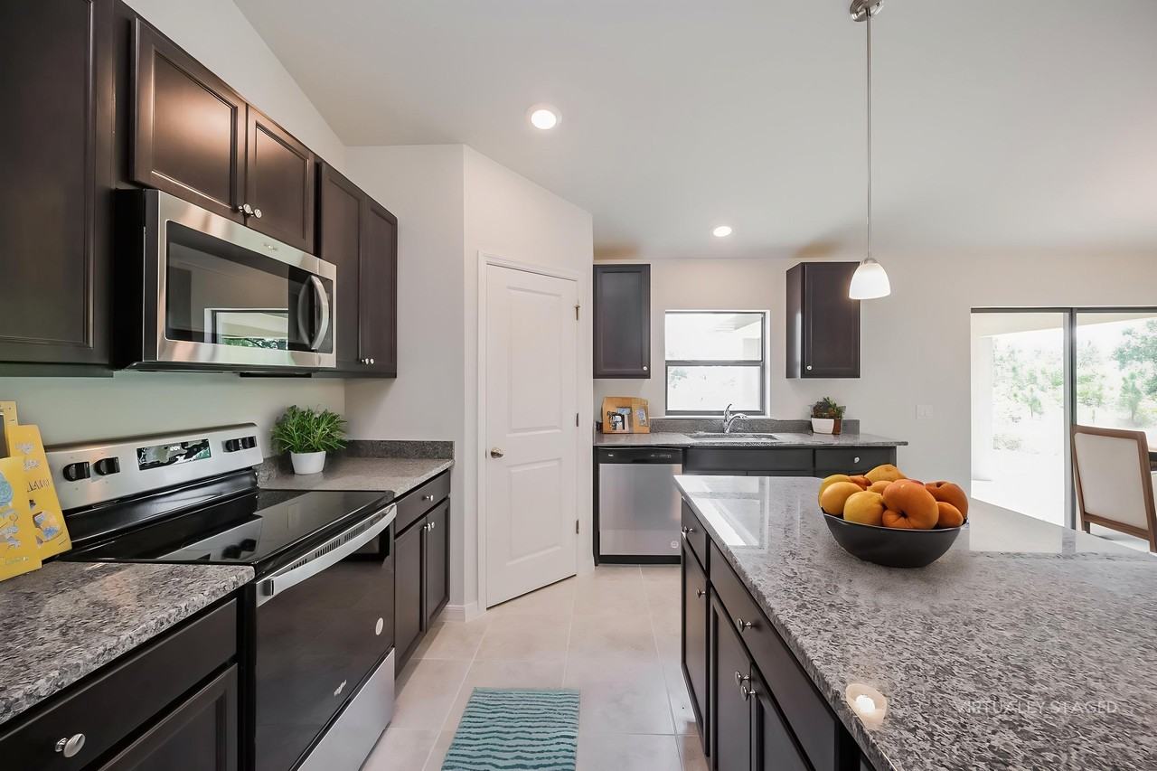 2816 8th St W - Photo 3 of 25