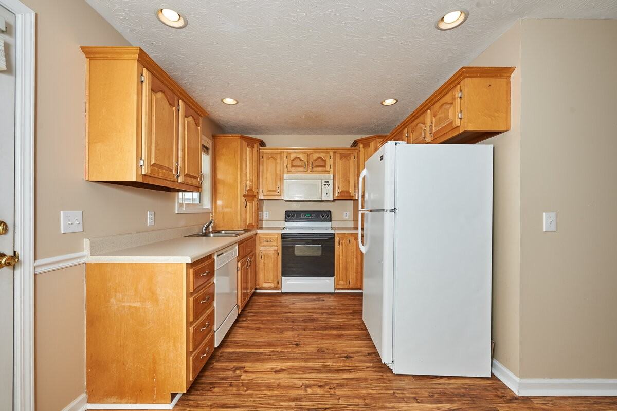 1006 Brooklyn Dr - Photo 4 of 9