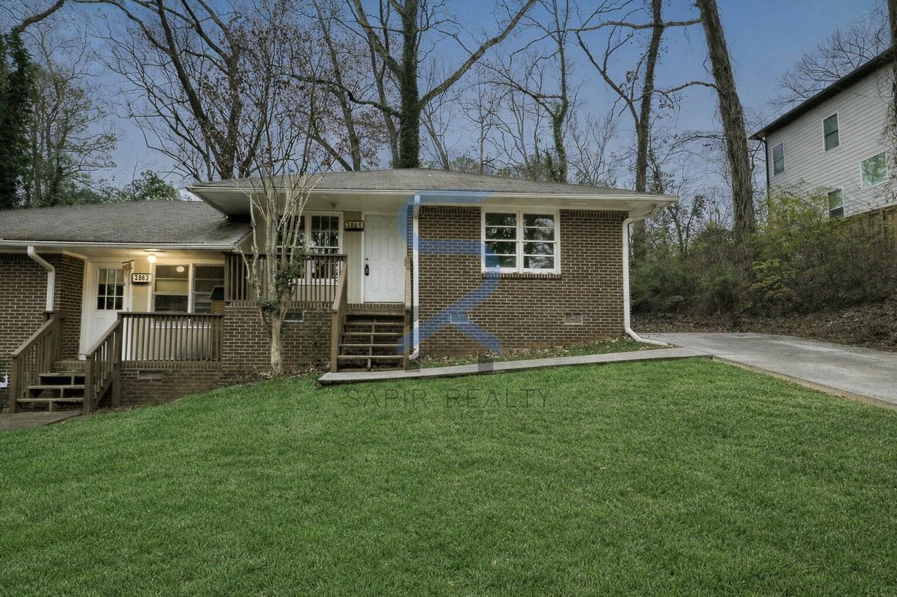 2861 Eastwood Dr - Photo 2 of 16