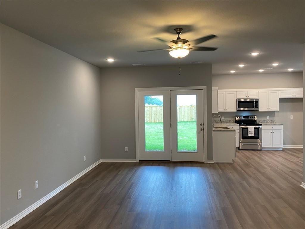 221 Williams Court - Photo 4 of 22