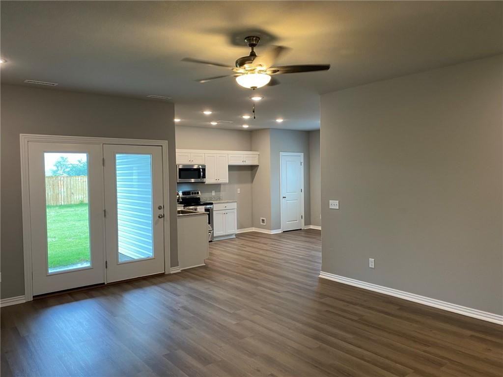 221 Williams Court - Photo 5 of 22