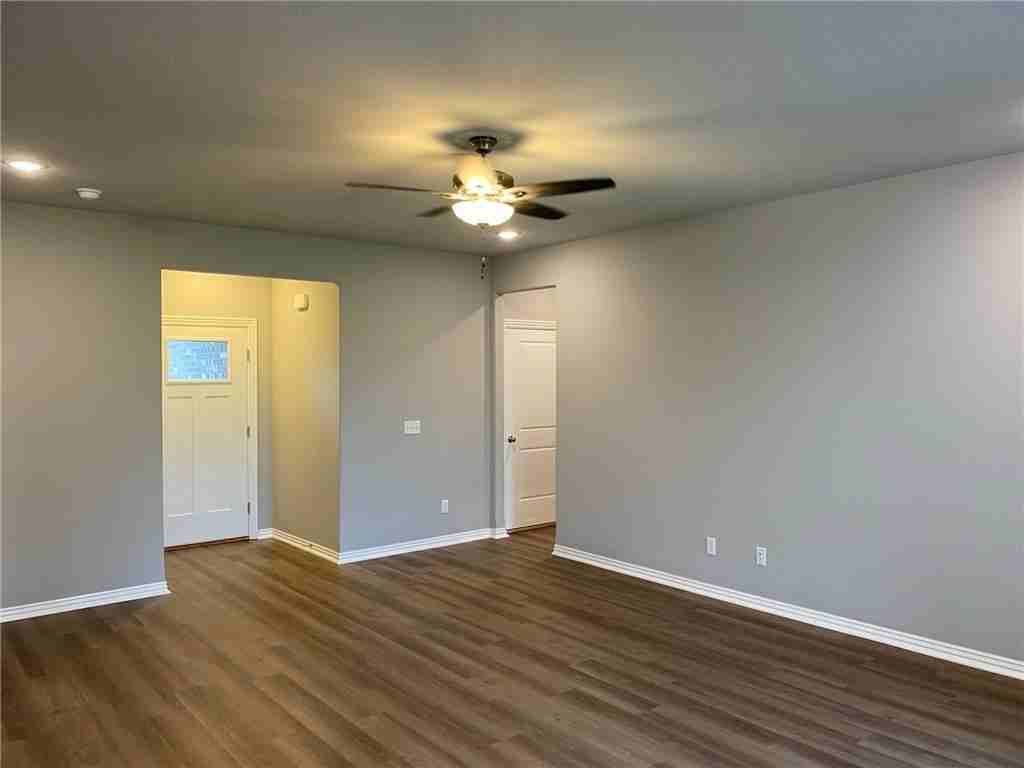 221 Williams Court - Photo 6 of 22