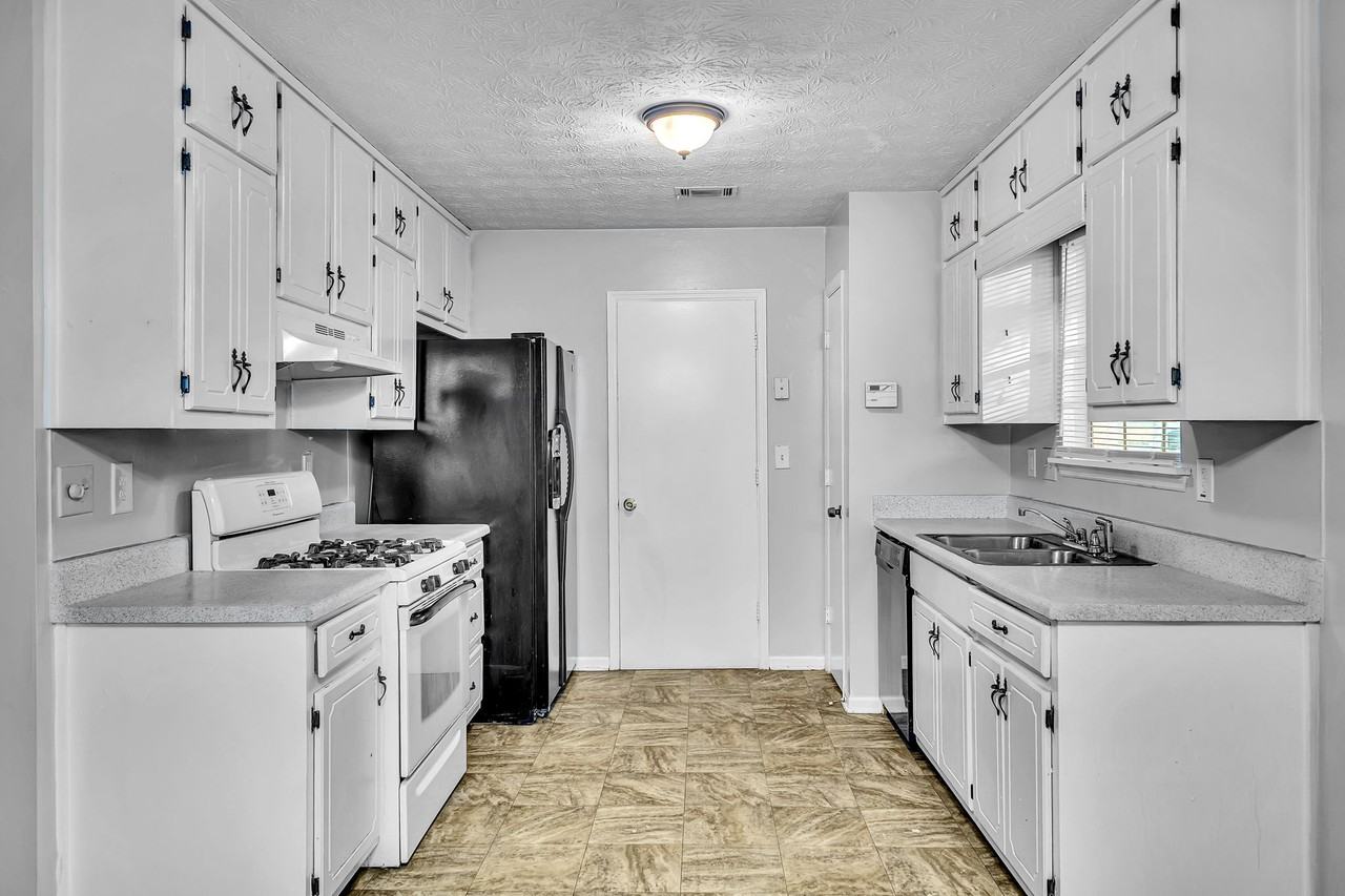 3699 Ashbill Ct - Photo 7 of 23