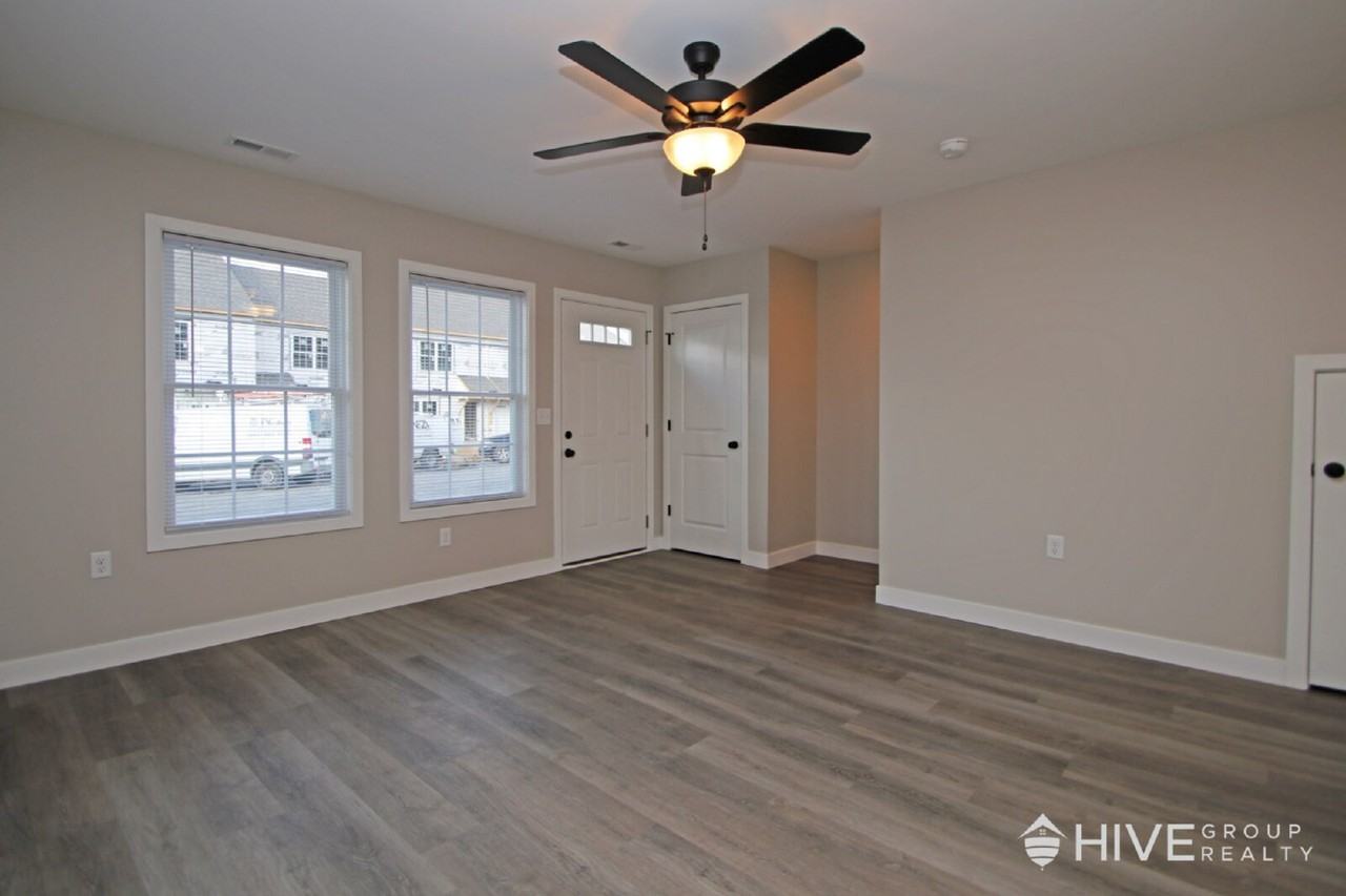 1317 Luke Ln - Photo 4 of 21