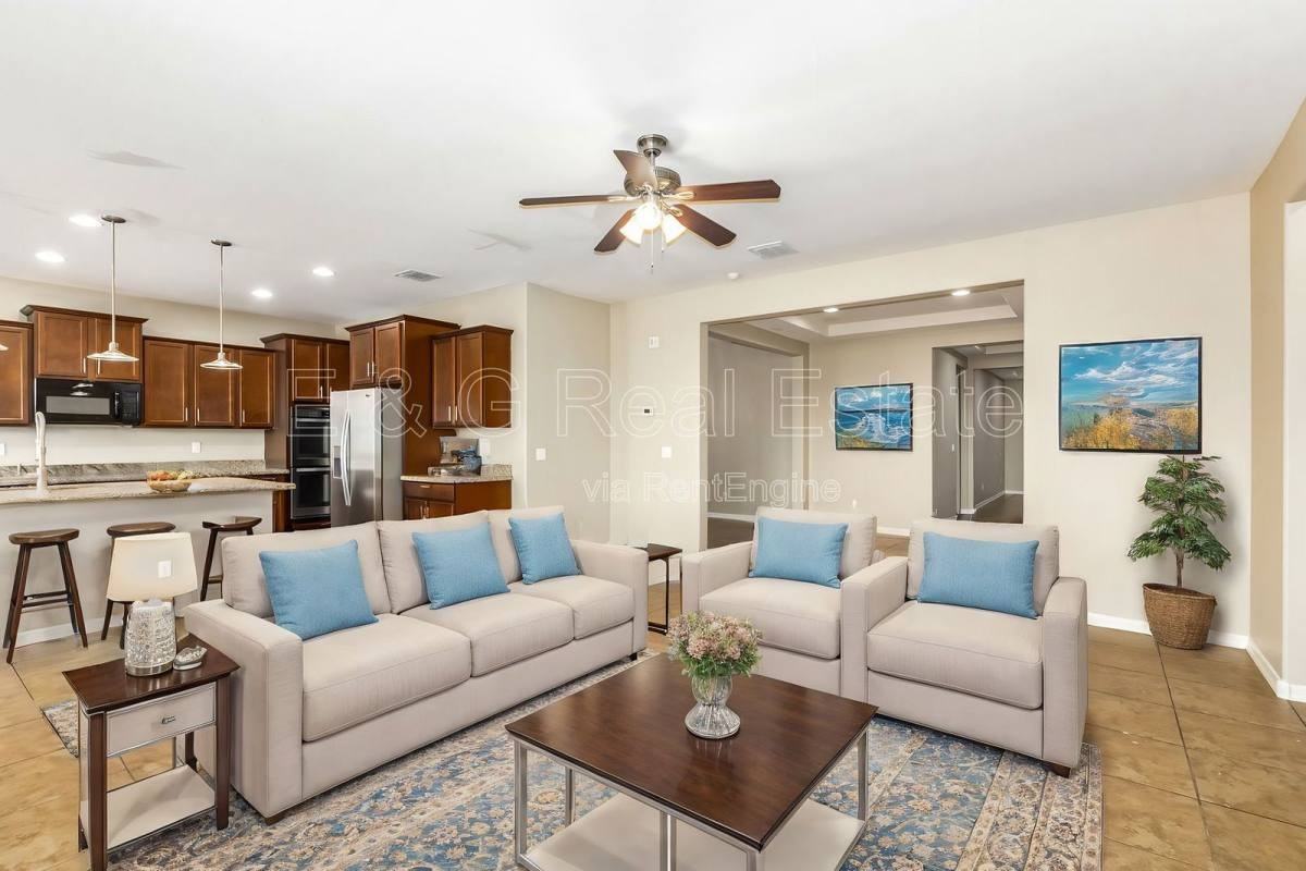 35082 N Laredo Dr - Photo 4 of 10