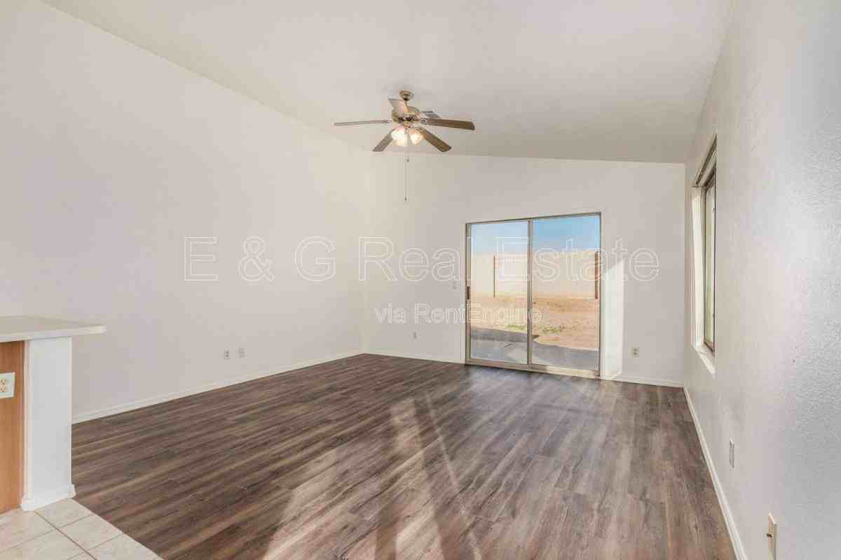 15928 W Smokey Dr - Photo 6 of 10