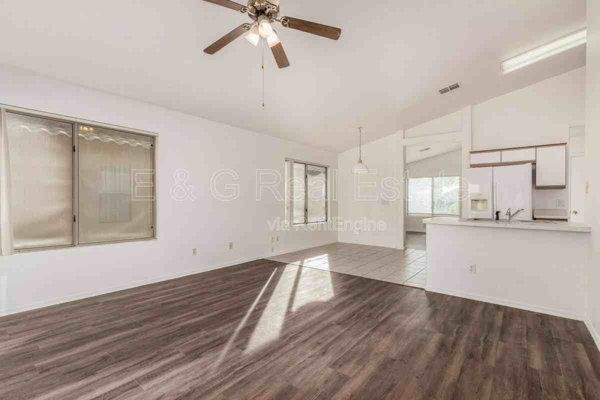 15928 W Smokey Dr - Photo 7 of 10