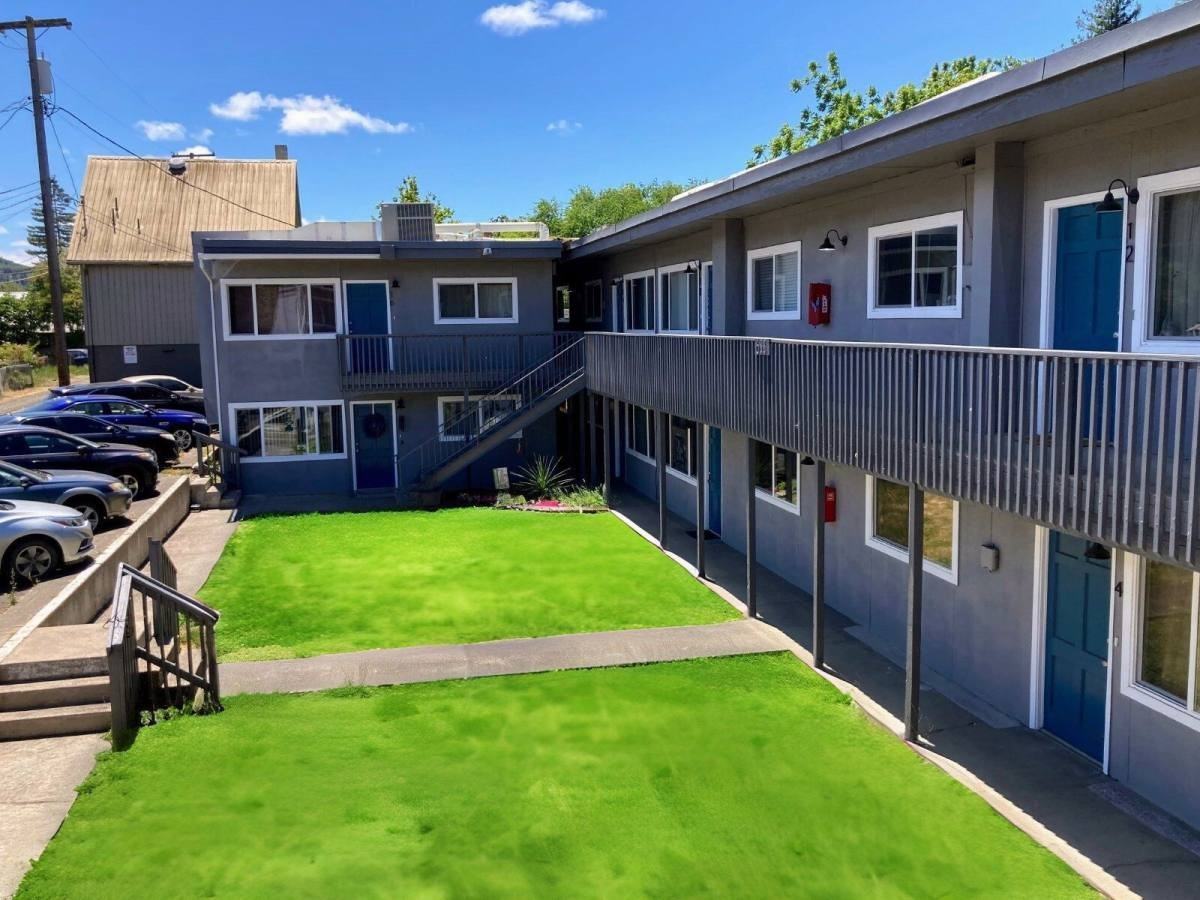 633 Se Flint St #12 - Photo 2 of 10