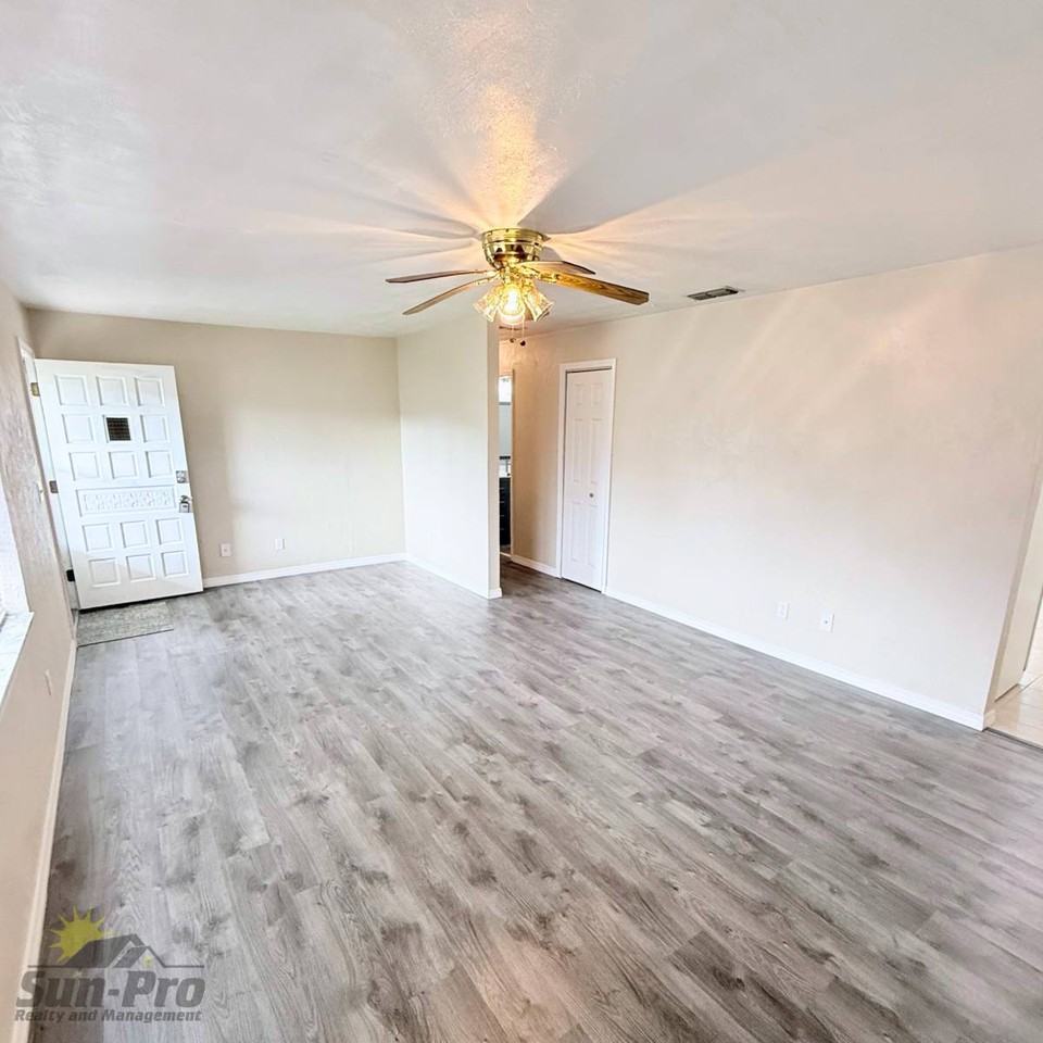 1985 Big Oak Dr - Photo 3 of 10