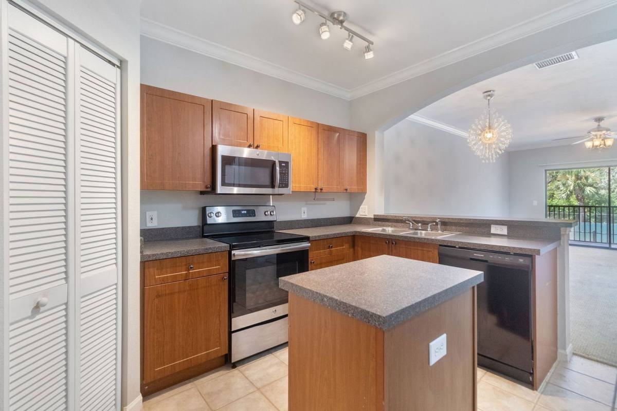 2152 Portofino Pl #295 - Photo 5 of 10