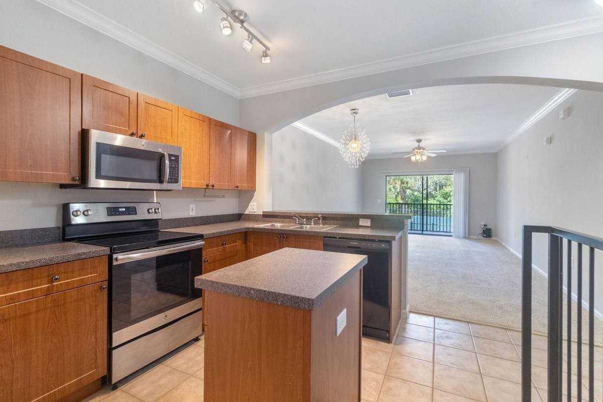 2152 Portofino Pl #295 - Photo 6 of 10