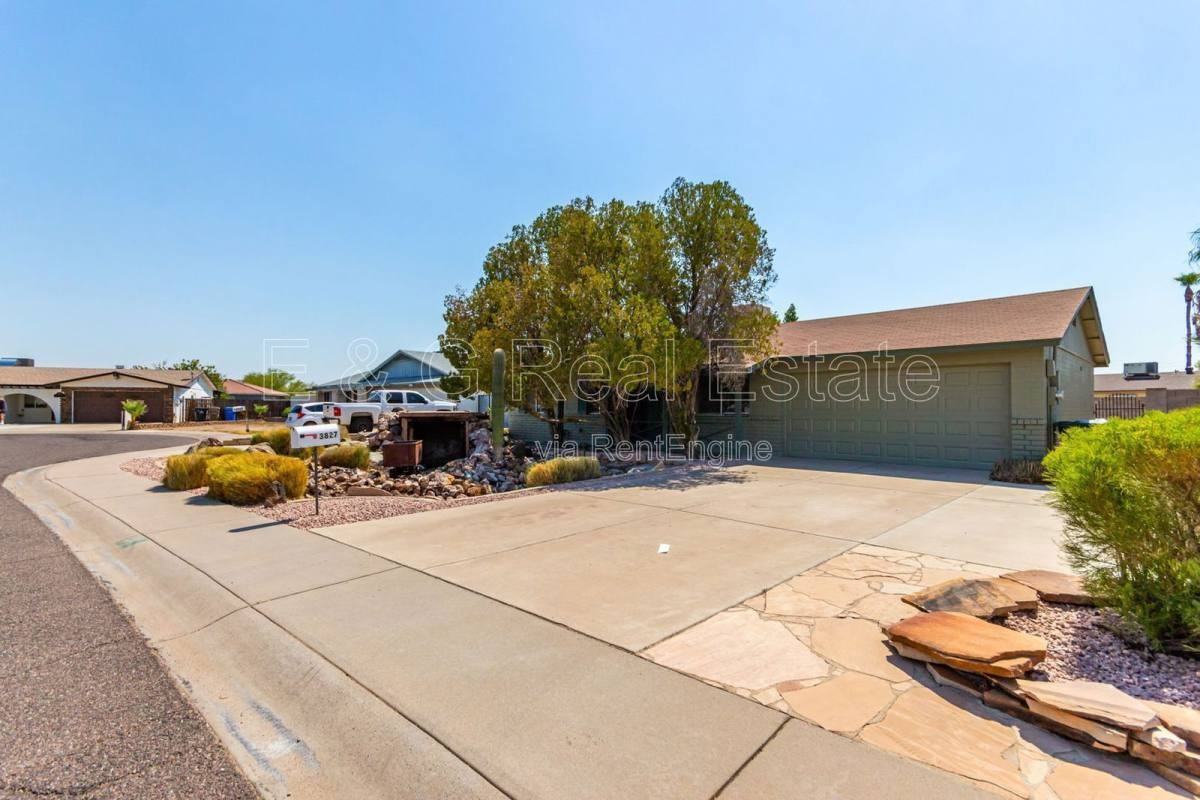 3827 W Meadow Dr - Photo 3 of 10