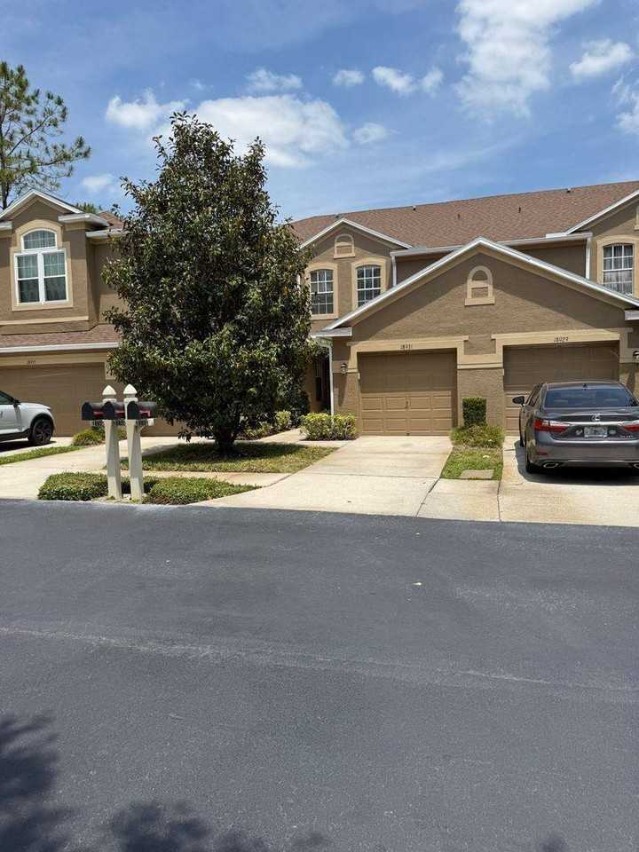 18931 Duquesne Dr - Photo 2 of 10