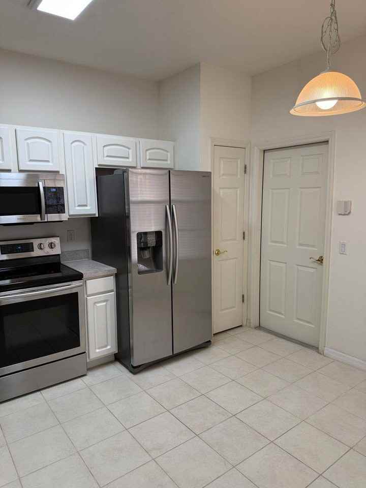 18931 Duquesne Dr - Photo 3 of 10