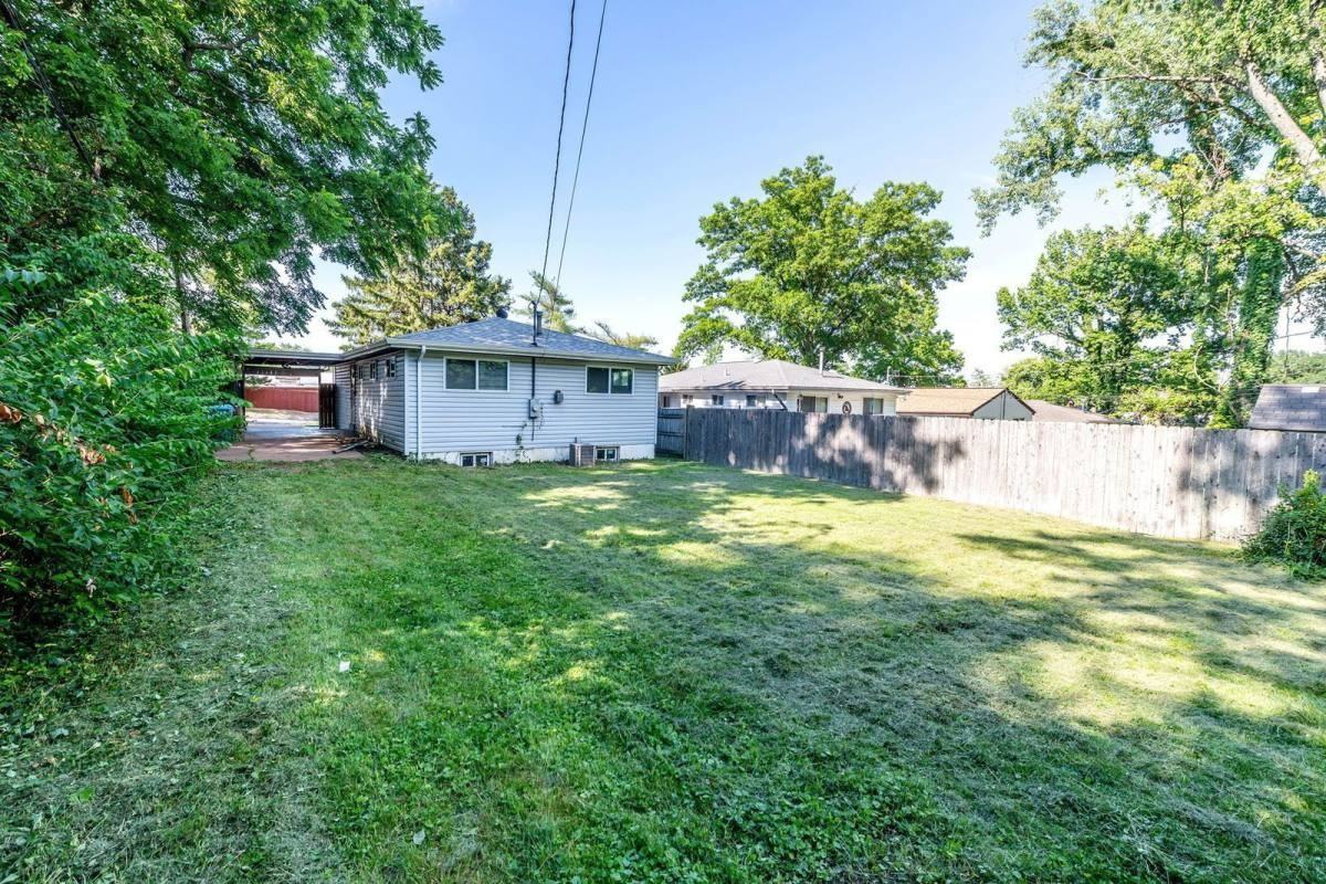 212 Lakeside Dr - Photo 2 of 10