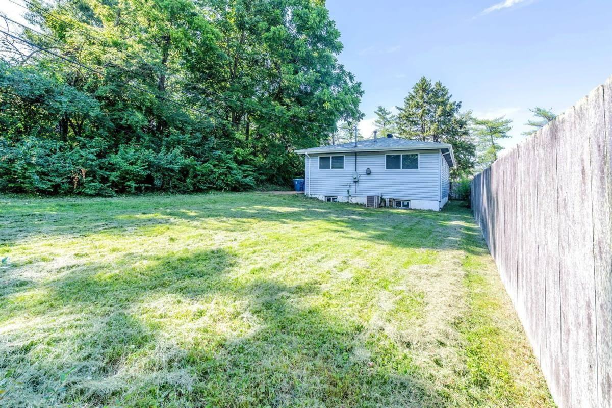 212 Lakeside Dr - Photo 3 of 10