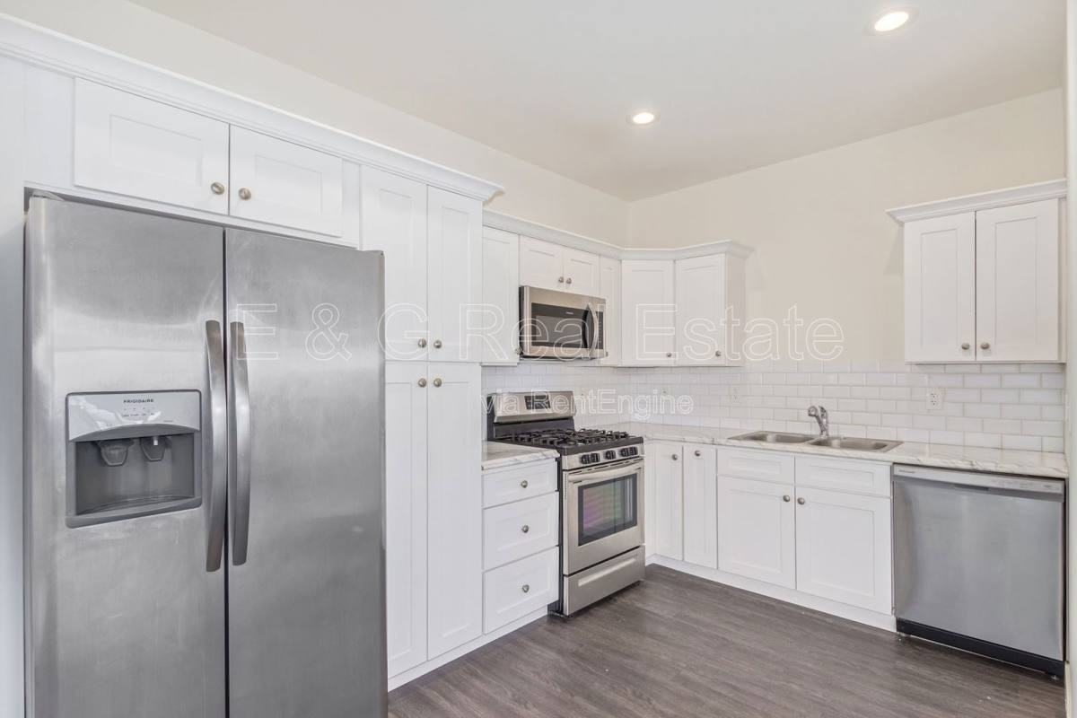 3218 W Glendale Ave #27 - Photo 3 of 10