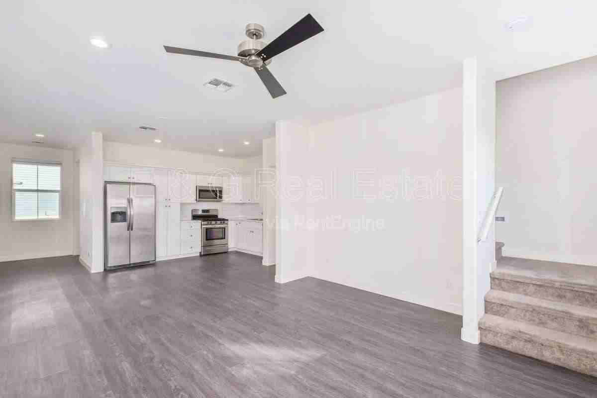 3218 W Glendale Ave #27 - Photo 4 of 10