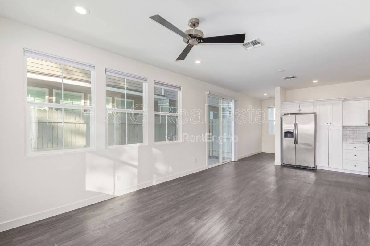 3218 W Glendale Ave #27 - Photo 6 of 10