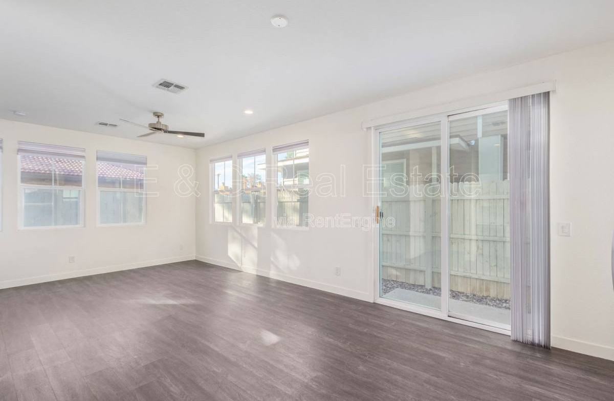 3218 W Glendale Ave #27 - Photo 7 of 10