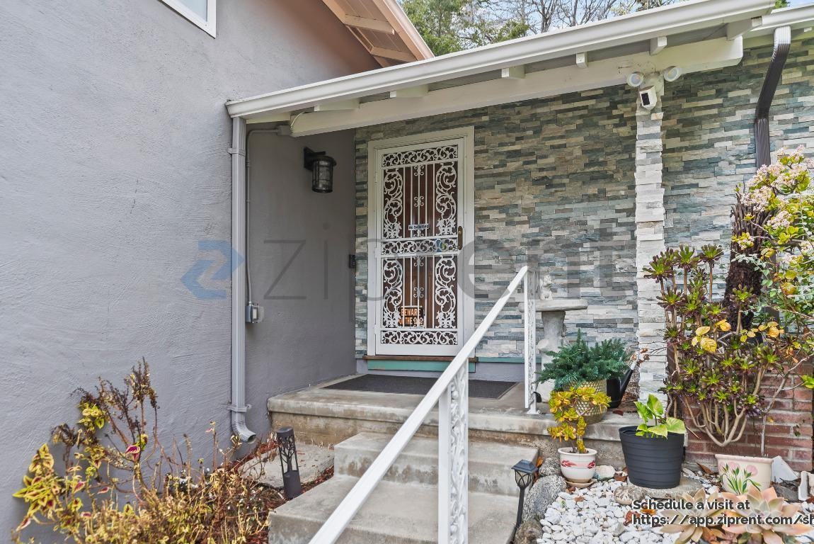 4847 Stacy St - Photo 4 of 40