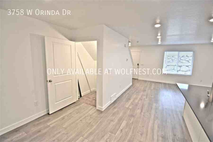 3758 W Orinda Dr - Photo 5 of 32