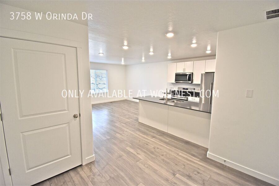 3758 W Orinda Dr - Photo 6 of 32