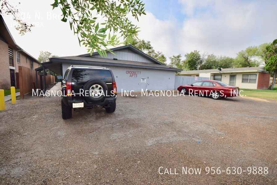 2204 N Broadway St #4 - Photo 2 of 8