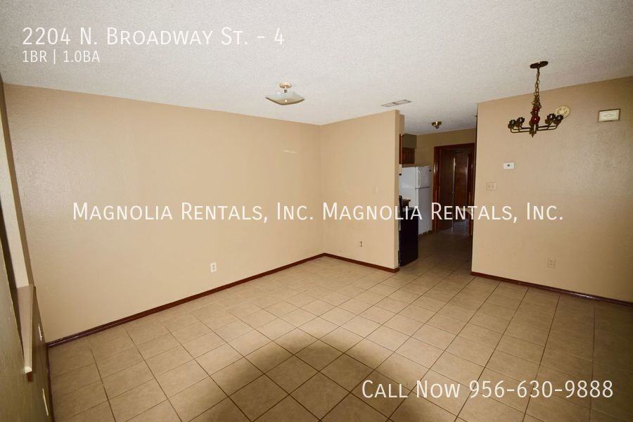 2204 N Broadway St #4 - Photo 3 of 8