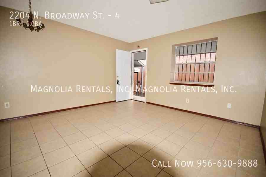 2204 N Broadway St #4 - Photo 4 of 8