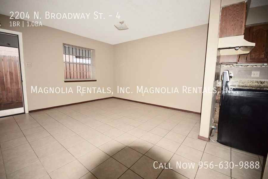 2204 N Broadway St #4 - Photo 5 of 8