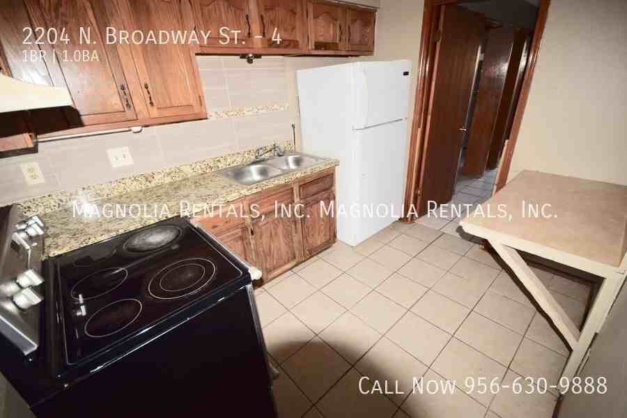 2204 N Broadway St #4 - Photo 6 of 8