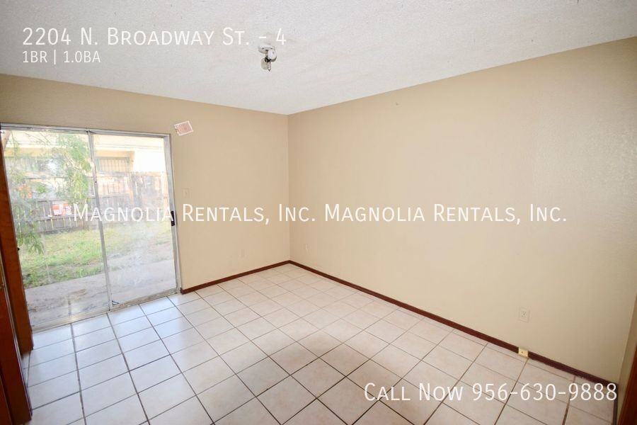 2204 N Broadway St #4 - Photo 7 of 8