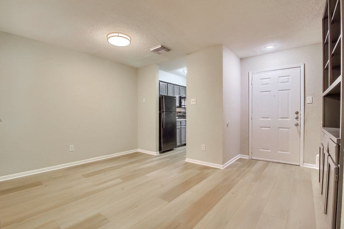 8810 Schick Rd - Photo 5 of 48