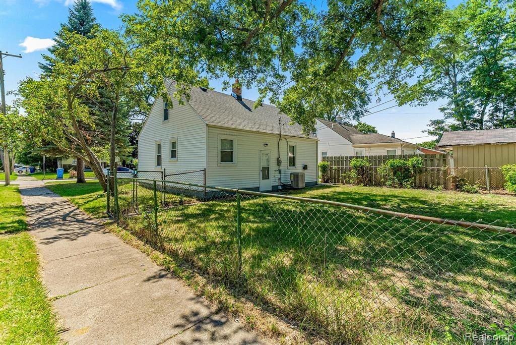 24602 Powers Ave - Photo 6 of 21