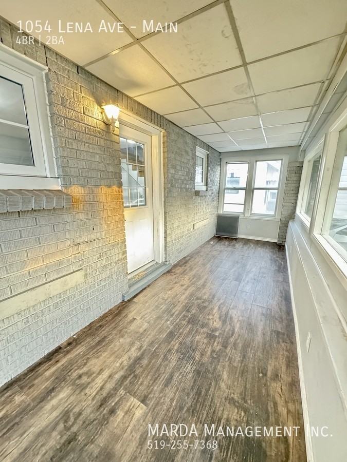 1054 Lena Ave #MAIN - Photo 3 of 41